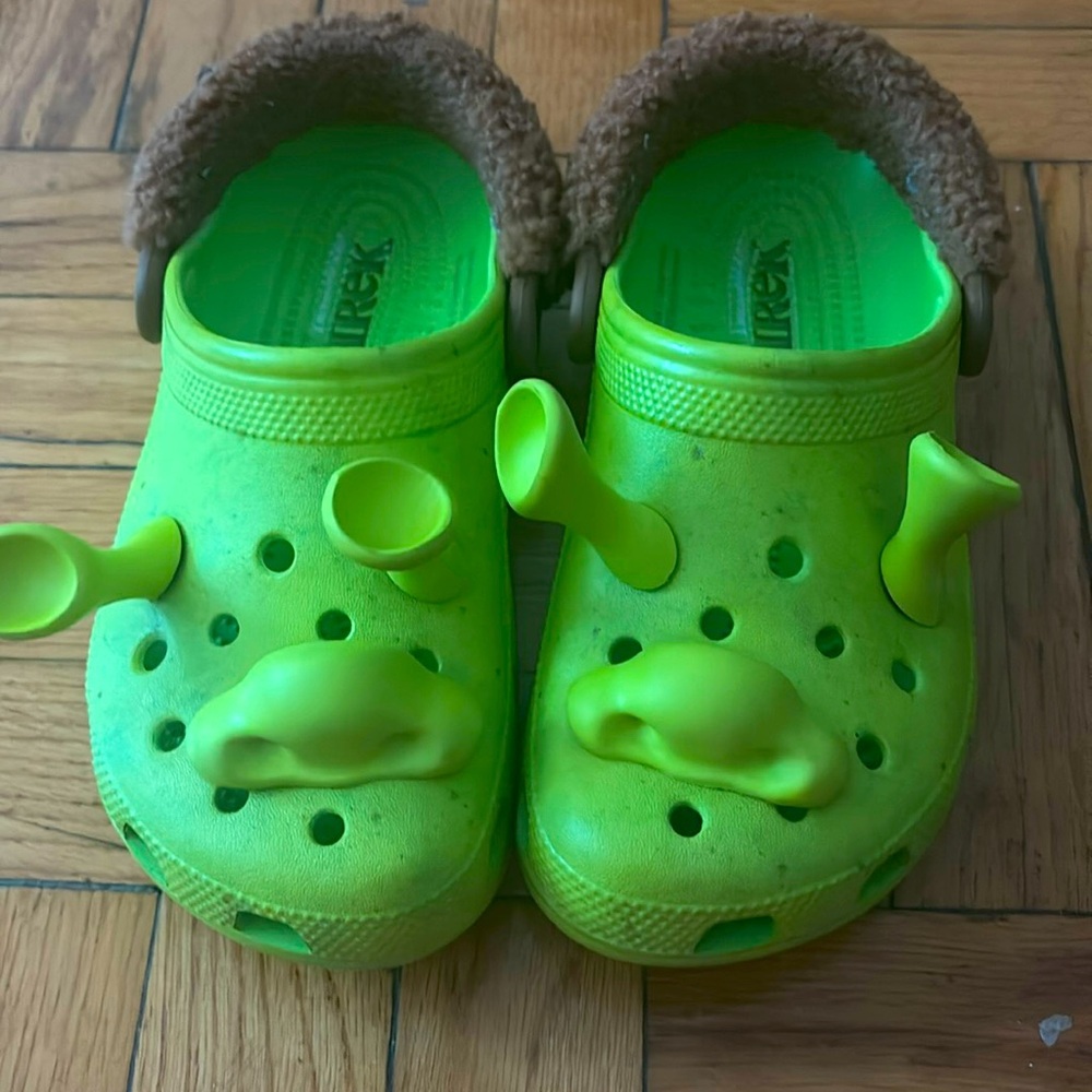 Kids shrek crocs size 4 kids